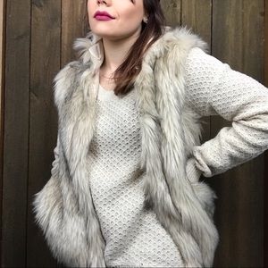 TOPSHOP New without tags Faux Fur Vest Light Brown W/Pockets